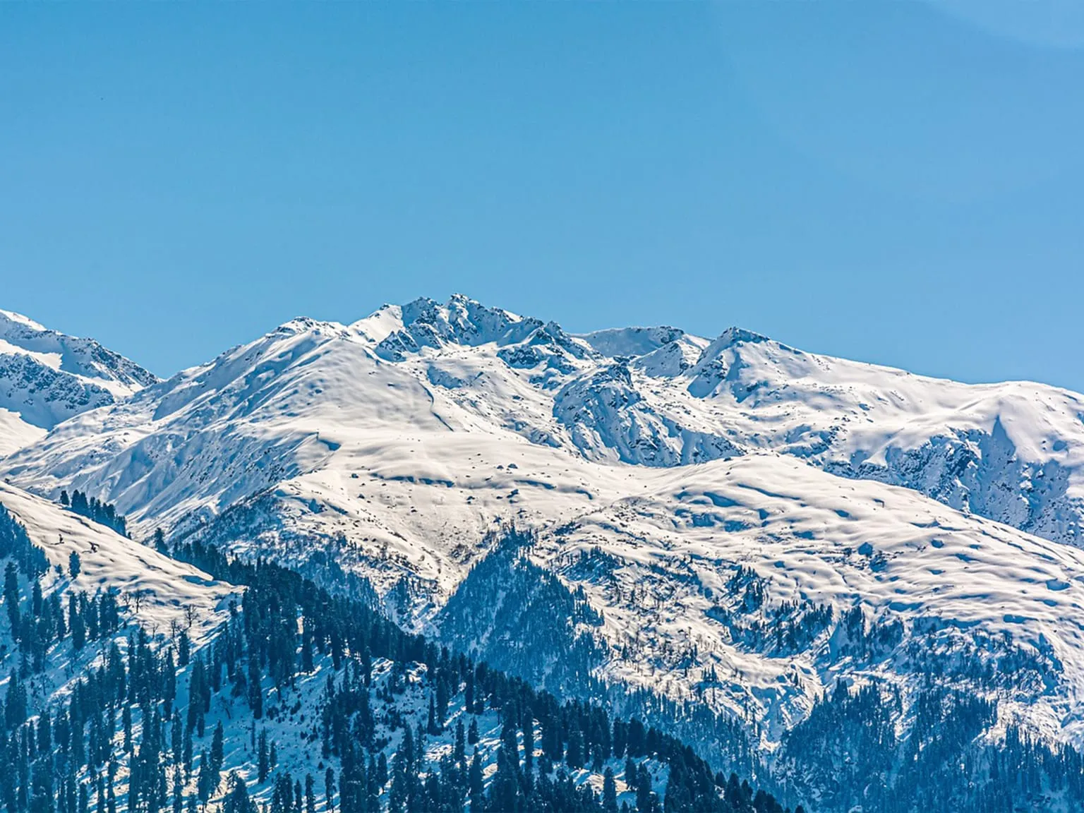 Snowclad mountains near Manali, Himachal Pradesh